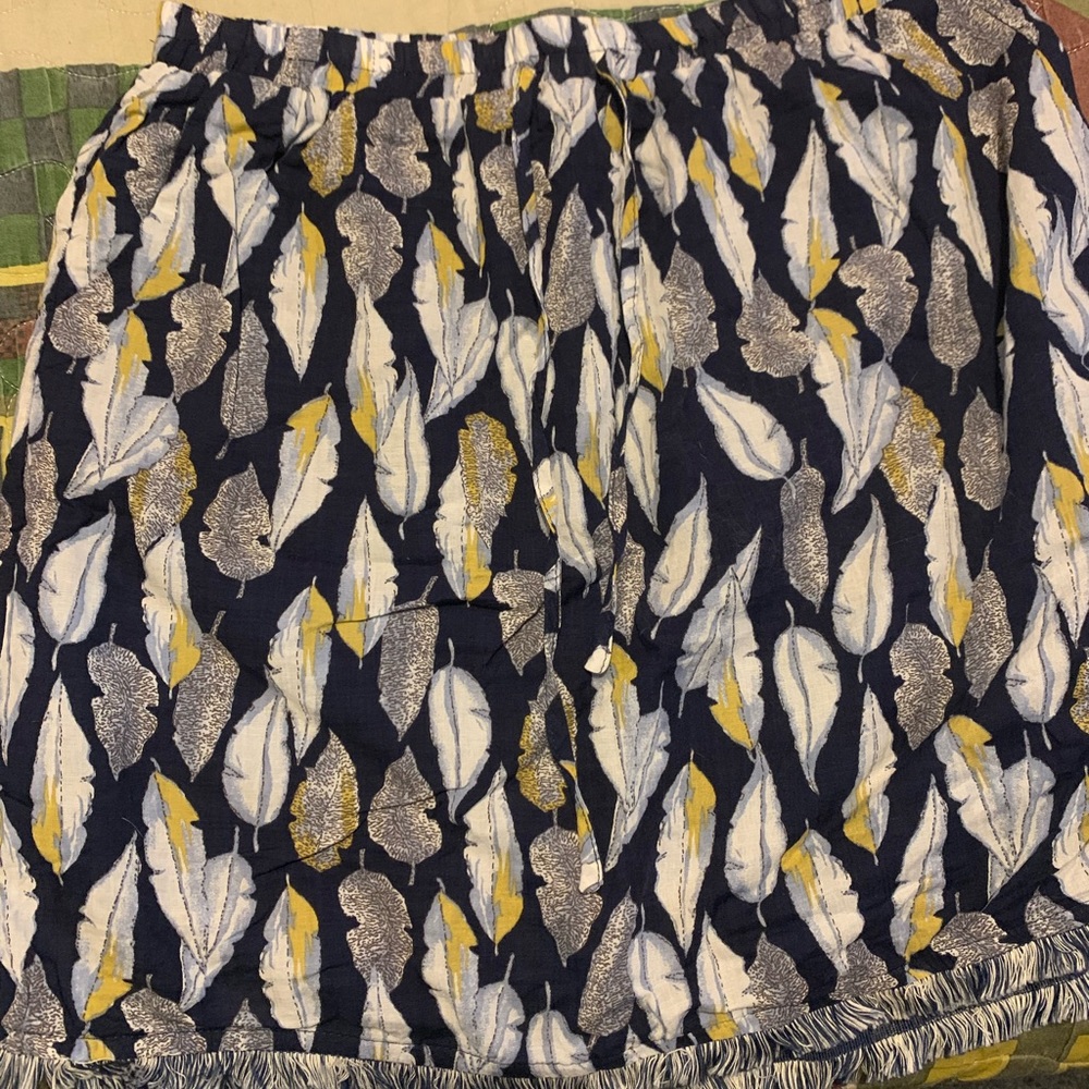 Brand new with tags feathered skirt from stitch fix, size large with pockets!